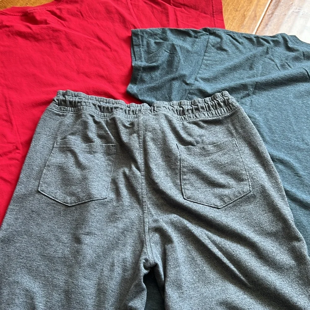 Bundle Men’s 1 gray short Med 2 Levi’s tee size Large TI Fitness XL
